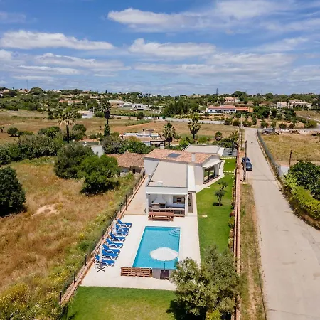 Housa - Lombos, Luxurious Countryside 拉戈阿