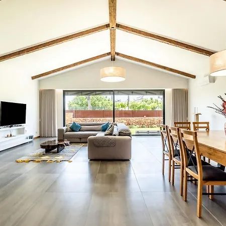 Villa Housa - Lombos, Luxurious Countryside