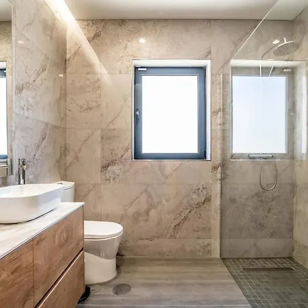 Housa - Lombos, Luxurious Countryside Villa *