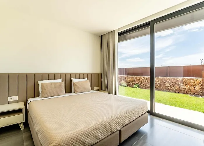וילה Housa - Lombos, Luxurious Countryside לגואה