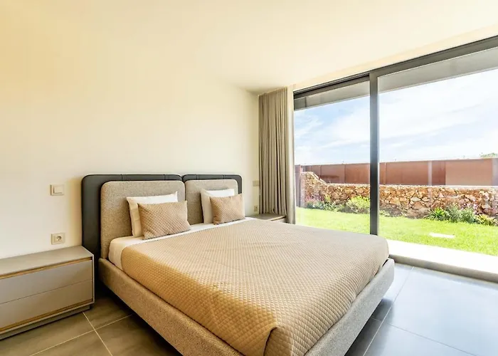 Housa - Lombos, Luxurious Countryside לגואה